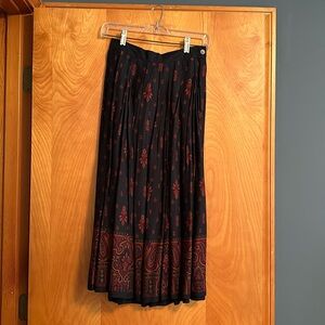Liz Claiborne, Women’s Skirt, Lightweight, Black, Size 4.